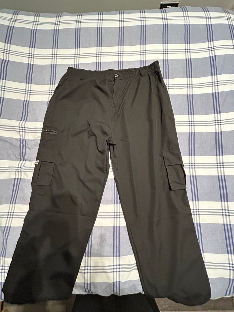 Brand New Black Cargo Pants size Large