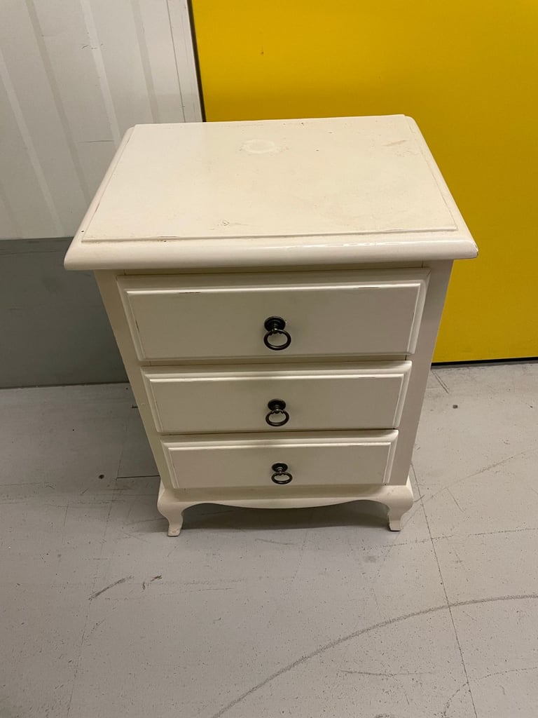 Cream 3-Drawer Bedside Chest - Classic Style - Needs Repair
