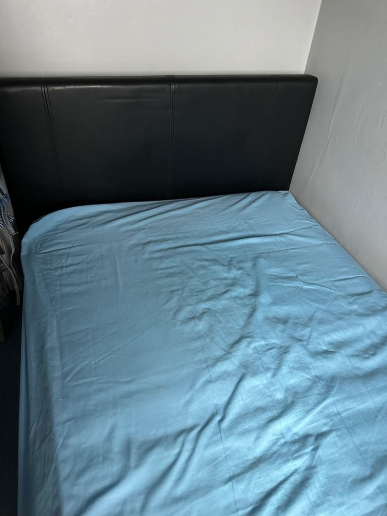 *Free* Black leather single Ottoman 