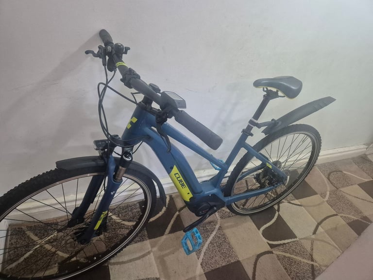 Electric Bike Hybrid Cube in Excellent Conditions.