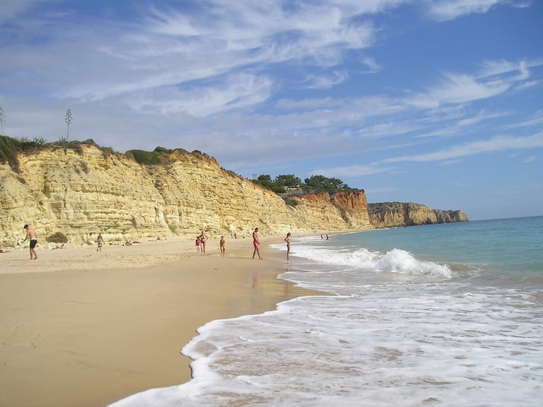 ALGARVE APARTMENT TO RENT WITH POOL CLOSE TO BEACH FOR HOLIDAYS IN PORTUGAL LONG-TERM WINTER LETS
