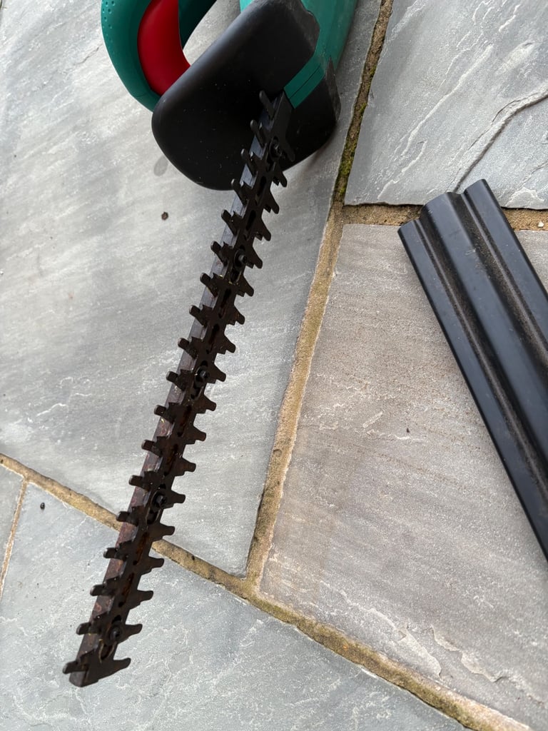 Bosch hedge cutter with charger AHS35 -15LI