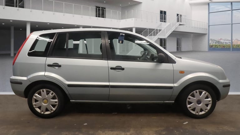 * FORD FUSION AUTOMATIC 1.4L 5 DOOR + LOW 69K MILES + HPI CLEAR + 2 OWNERS * 