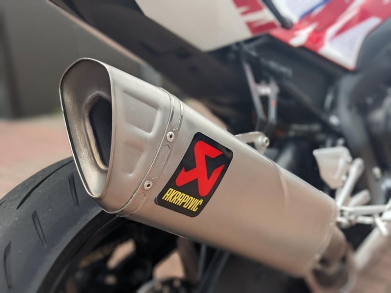 HONDA CBR1000RR-R FIREBLADE SP 30TH ANNIVERSARY 2022 - 2X AKRAPOVICS - EXTRAS