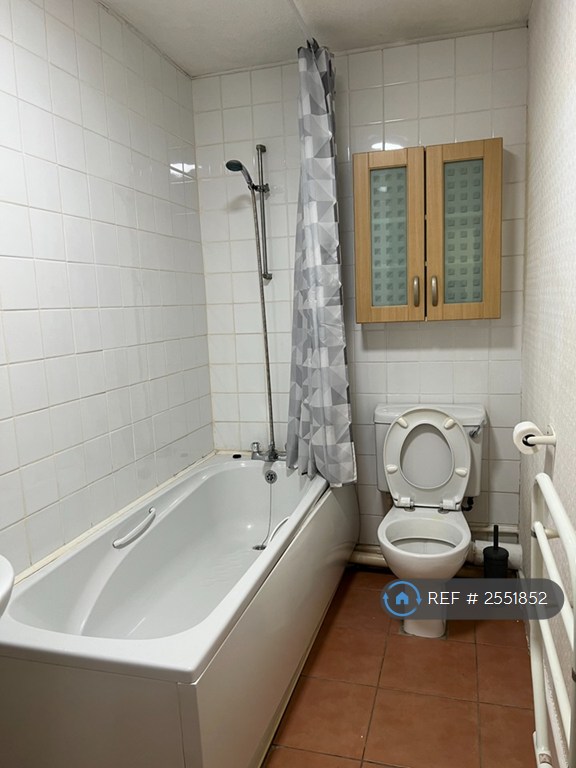2 bedroom flat in Redmires Court, Salford, M5 (2 bed) (#2551852)
