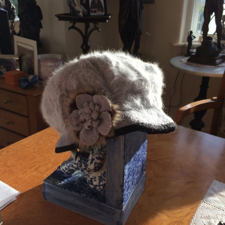 image for New - woman grey hat