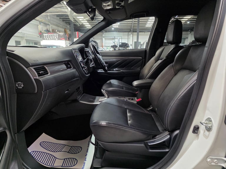 2019 Mitsubishi Outlander 2.4h TwinMotor 13.8kWh 4hs CVT 4WD Euro 6 (s/s) 5dr ESTATE Petrol/Elect...