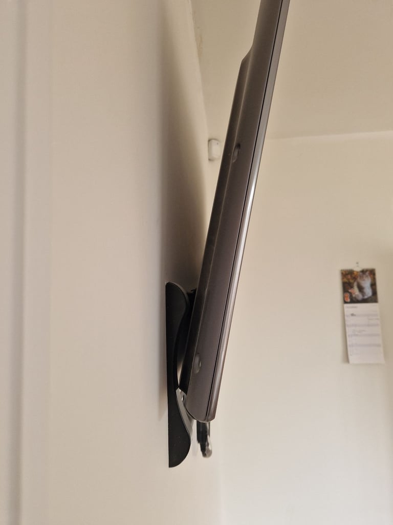 LG Flat screen TV - for repair 