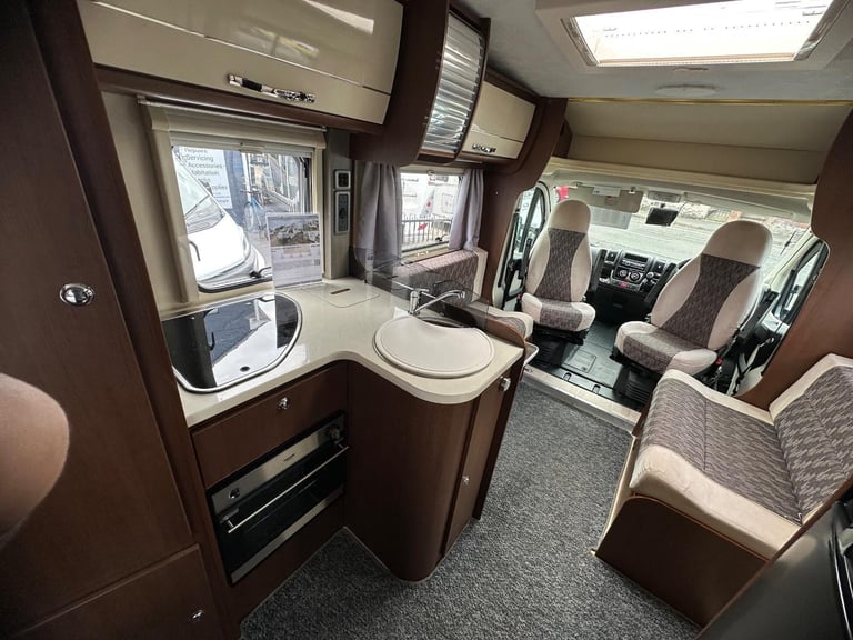 Roller Team Auto-Roller 694 4 berth DIESEL MANUAL 2014/14