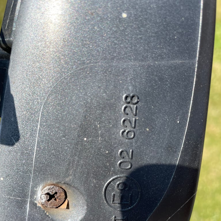 Car wing mirror 