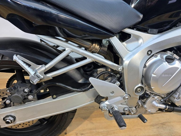 Yamaha FZ6 Fazer 600 Black 2004 - Crash Bobbins, Underseat Exhausts, 