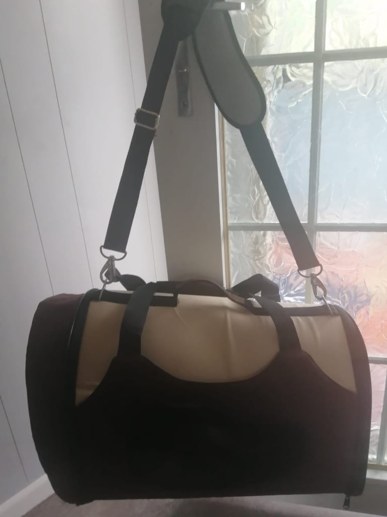New Large beige & brown pet carrier, detachable long strap 3 zips with mesh sides & end panel