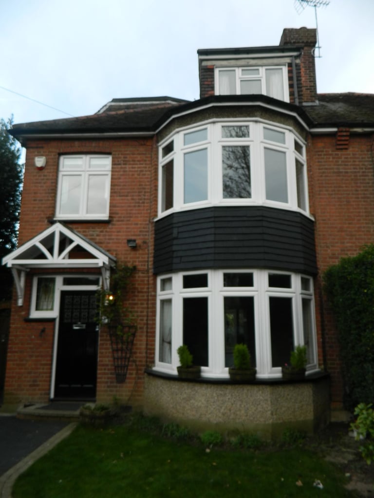 5 bedrooms semi-detached house