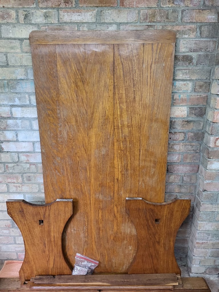 Oak dining table 