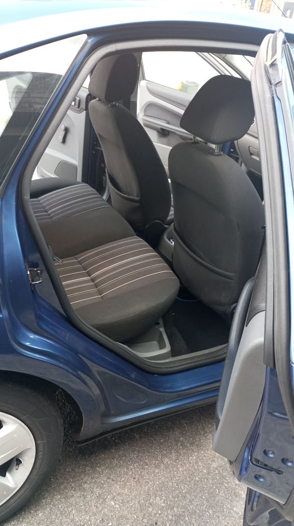 RELUCTANT SALES Well Maintained Automatic Blue Ford FOCUS Hatchback 2008,1596 (cc), 5 doors