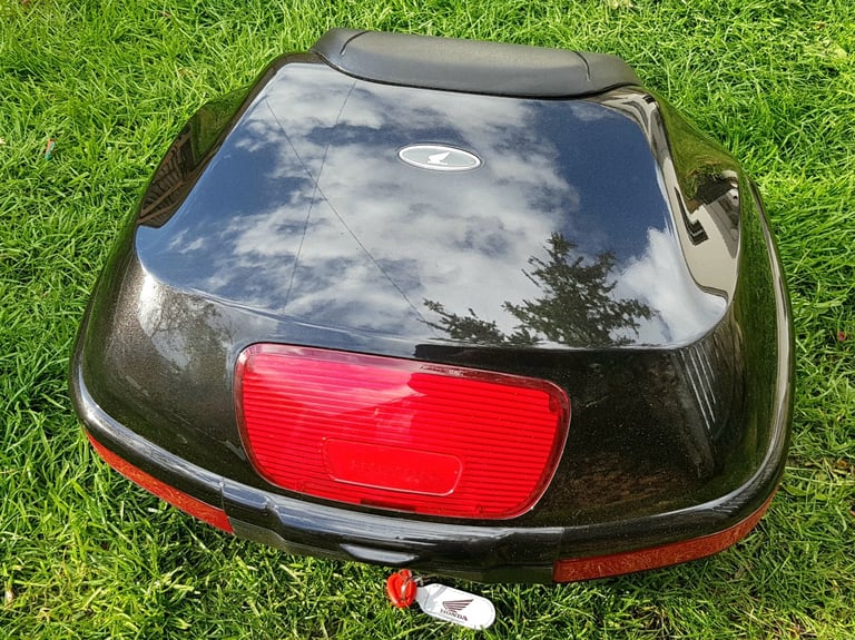 Honda 45L Top Box – Genuine, Excellent Condition – With Backrest & Keys