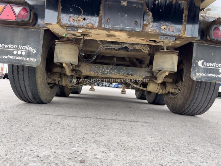 FRUEHAUF BULK TIPPING TRAILER 