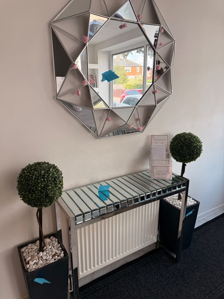 Mirror table 