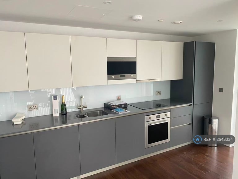 2 bedroom flat in Maine Tower, London, E14 (2 bed) (#2643334)