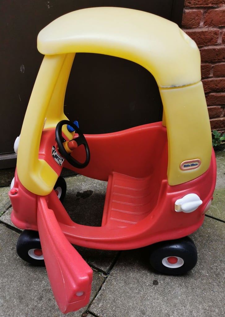 LITTLE TIKES COZY COUPE CAR