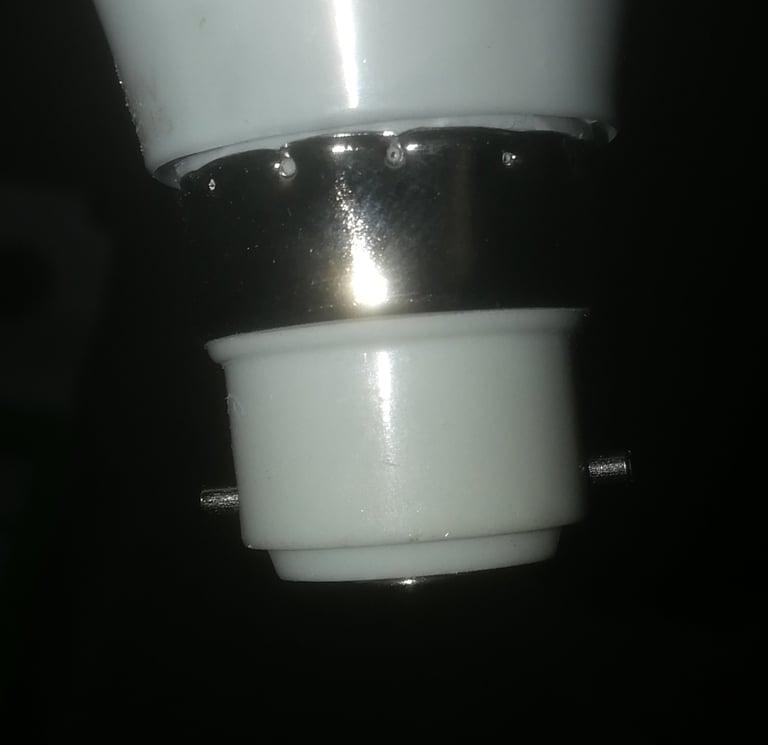4 X 7W LED Light Bulbs B22 Bayonet Fitting Non Dimmable 6.5cm Diameter x 10cm