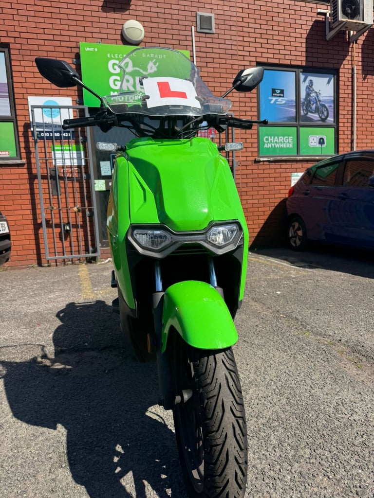 Selection of Super Soco CPX's Perfect for Food Delivery or Commuting 