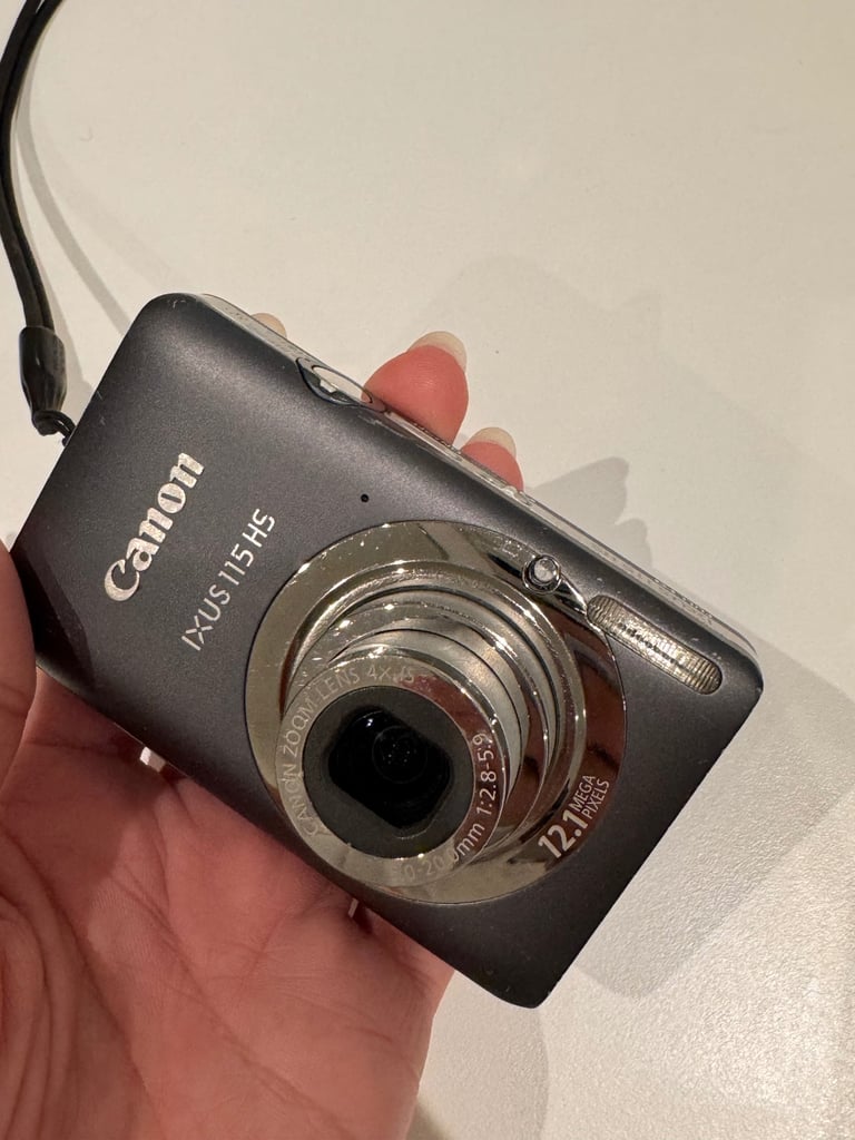 Canon Ixus 115 HS digital camera 