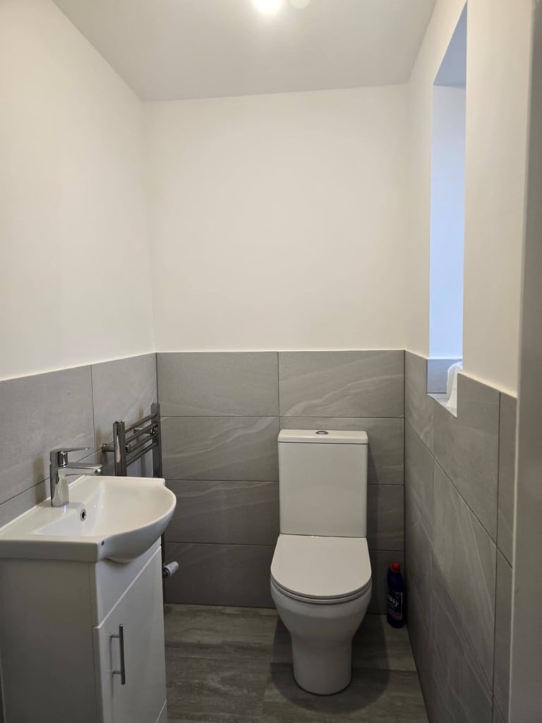 🌟 NEWLY-REFURBISHED 3/4 BED SEMI-DETACHED HOUSE – OXLEY PARK, MK4 🌟 Available Now – £1,695 pcm ***