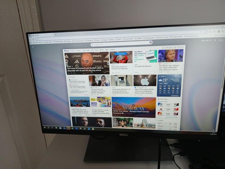 Dell 24in Monitor in excellent condition - LED - IPS - 60 Hz- Touchscreen