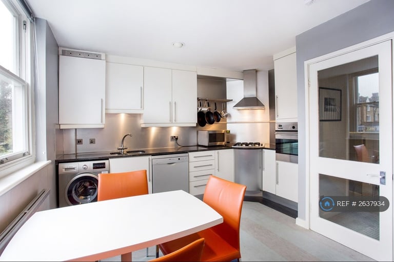 3 bedroom house in Trinity Road, London, SW17 (3 bed) (#2637934)