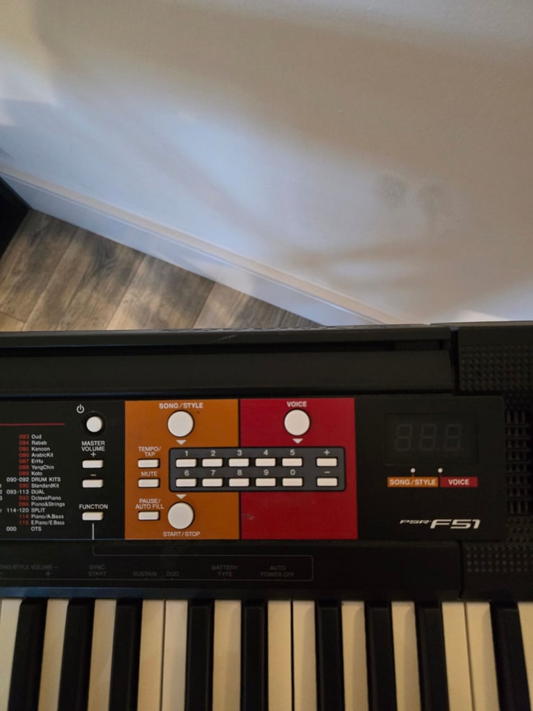YAMAHA  PSR-F51  Electronic Keyboard 