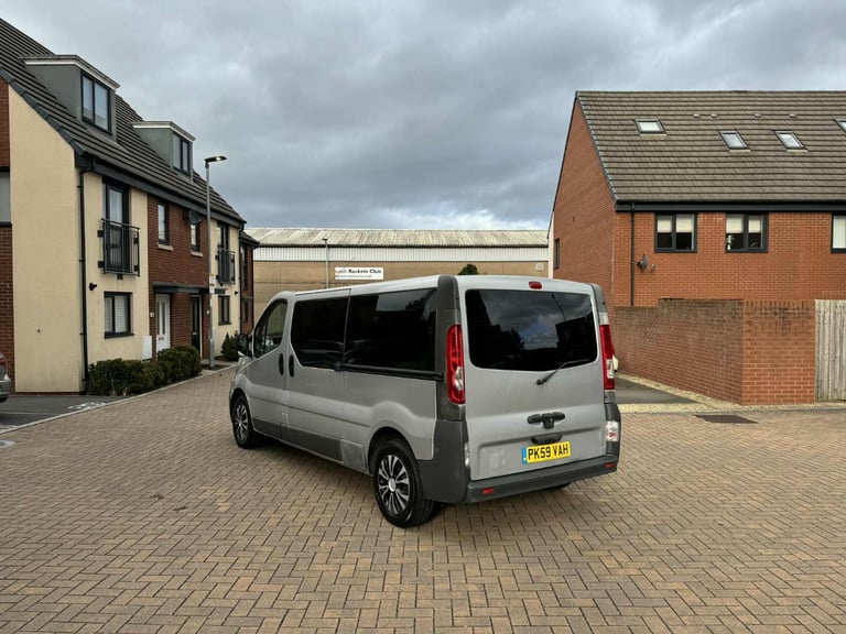 Renault, TRAFIC, 9 Seater MPV, Minibus, People Carrier, 2010, Manual, 2464 (cc), 4 doors