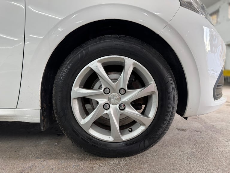 2015 Peugeot 208 1.0 PureTech Active 5dr HATCHBACK Petrol Manual