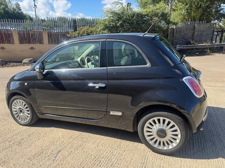 FIAT 500 LOUNGE 1.25*IDEAL FIRST CAR*APRIL 2026 MOT*CHEAP ROAD TAX*PAN ROOF*