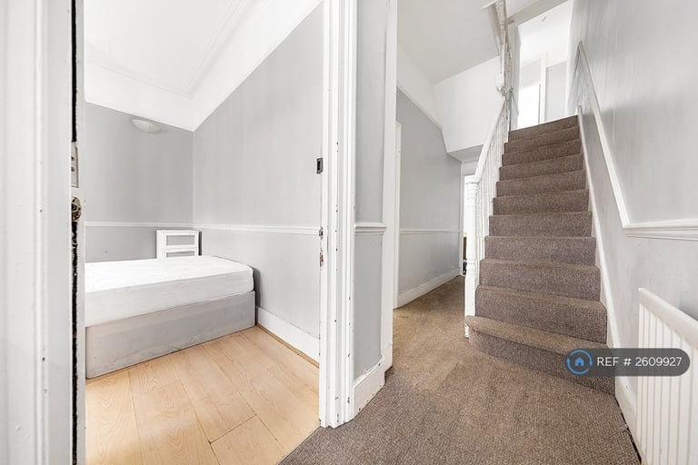 4 bedroom house in Kincaid Road, London, SE15 (4 bed) (#2609927)