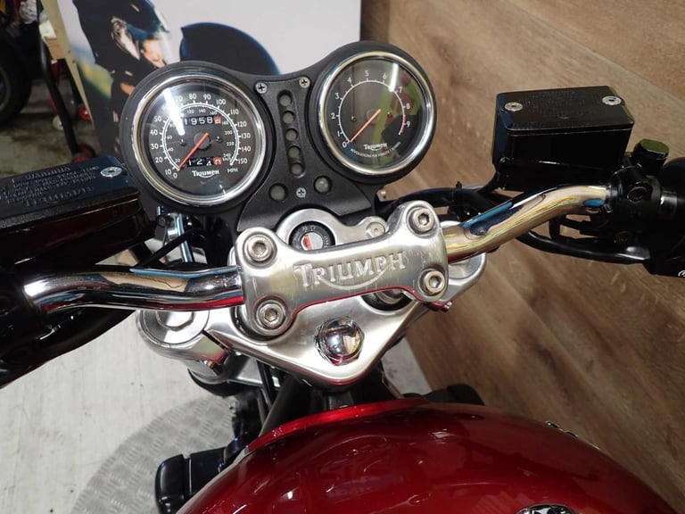 TRIUMPH LEGEND 885 1999