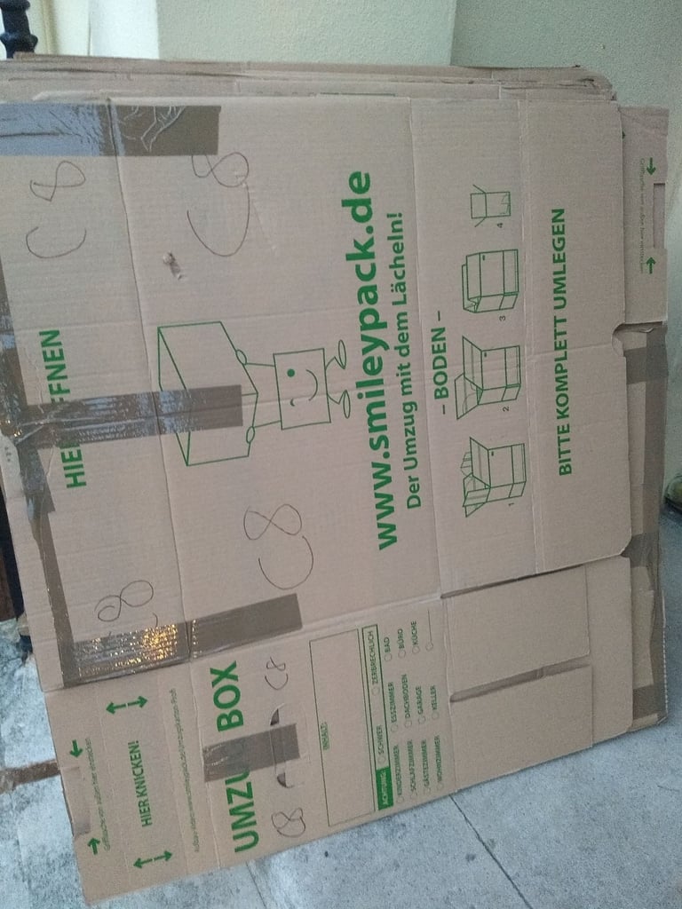 9 Smiley pack moving boxes. 60x30x33cm