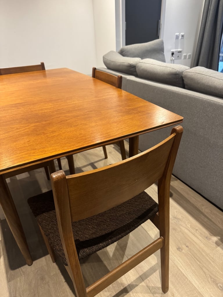 Mid Century Dining Room Table & Chairs