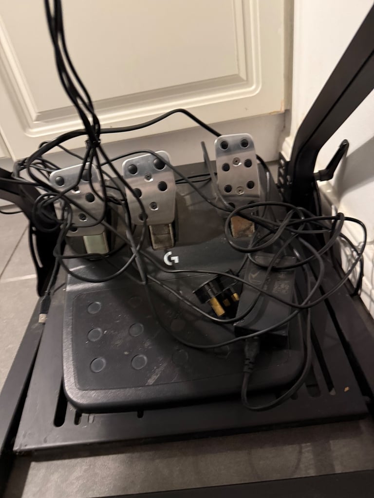 PlayStation 4/5 steering wheel, pedals and gear stick 