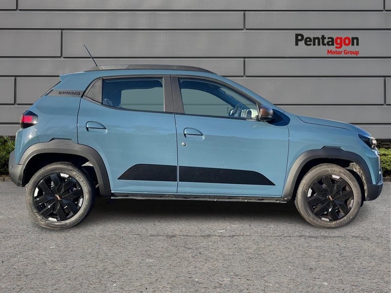  Dacia Spring 65 26.8kwh Extreme Hatchback 5dr Electric Auto 65 ps Electric