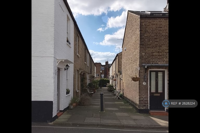 2 bedroom house in Lancaster Cottages, Richmond Upon Thames, TW10 (2 bed) (#2628224)