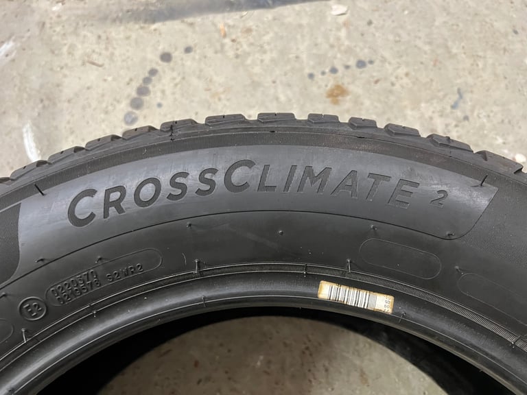 2 x Michelin Cross Climate 2 215/60