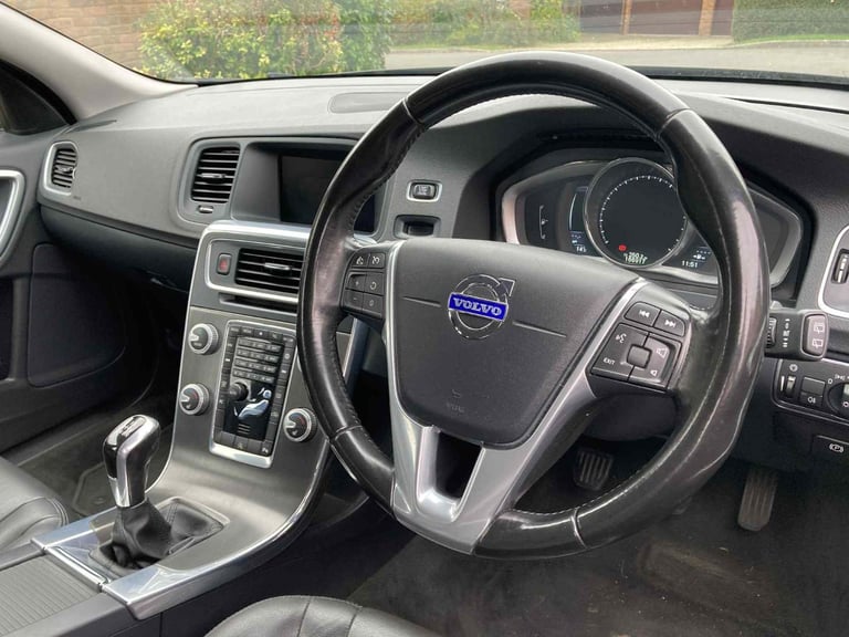 2016 65 Volvo V60 Cross Country 2.0 D4 190 LUX NAV, Manual, 4WD, S/S, Just £35 Tax!