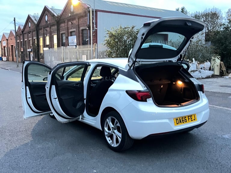 2016 Vauxhall Astra 1.6 CDTi 16V 136 SRi Nav 5dr HATCHBACK Diesel Manual