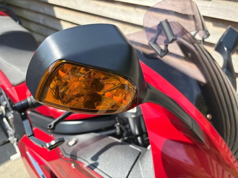 2007 / 07 Triumph Sprint 1050 £1900 Red 42803 miles.