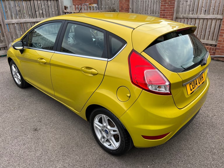 FORD FIESTA 1.25 ZETEC 5DR 11 MOT £35 TAX 2 F/KEEPERS!