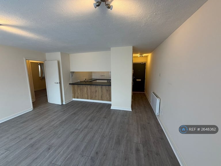 2 bedroom flat in Dormans Close, Northwood, HA6 (2 bed) (#2648362)