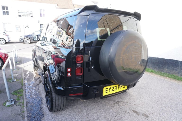 2023 Land Rover Defender 3.0 D300 X-Dynamic HSE 110 5dr Auto [7 Seat] ESTATE DIESEL Automatic