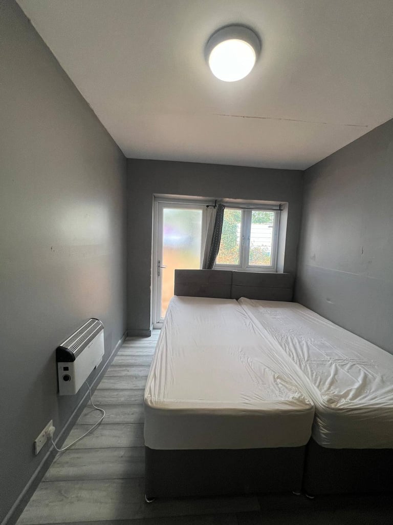 Room in West Drayton (UB7 8BY)