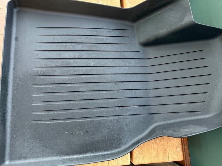 Original Tesla Model Y set of rubber mats - x5